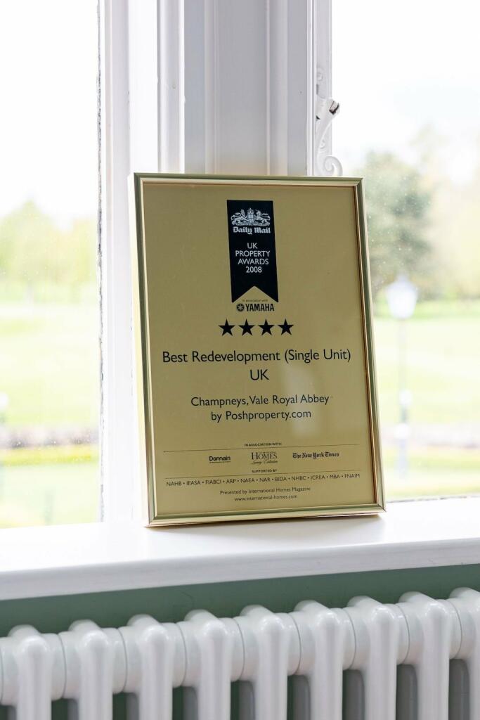 Additional image 21 of Stylish duplex apartment overlooking Vale Royal Abbey golf course