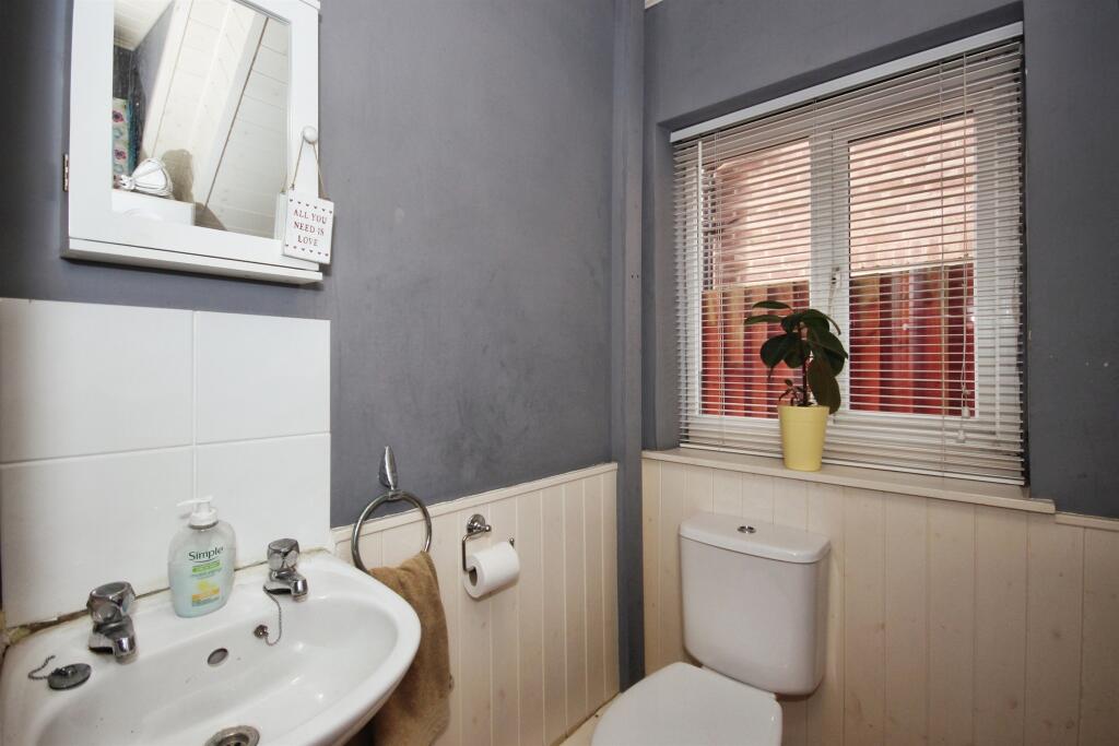 Additional image 14 of Dale Close, Warwick