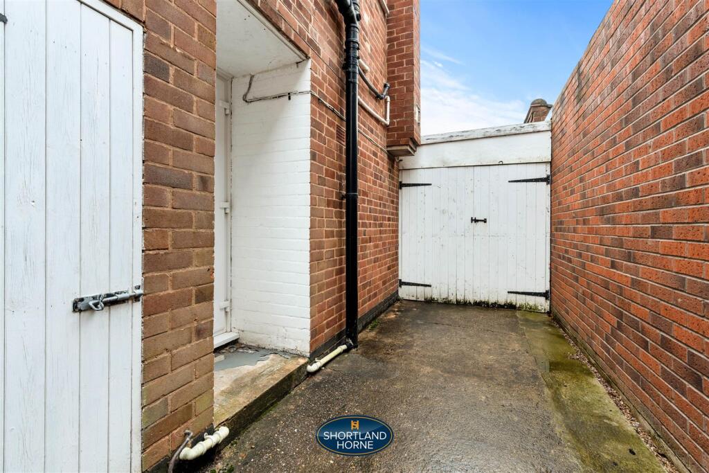 Additional image 19 of Arnold Avenue, Styvechale, Coventry