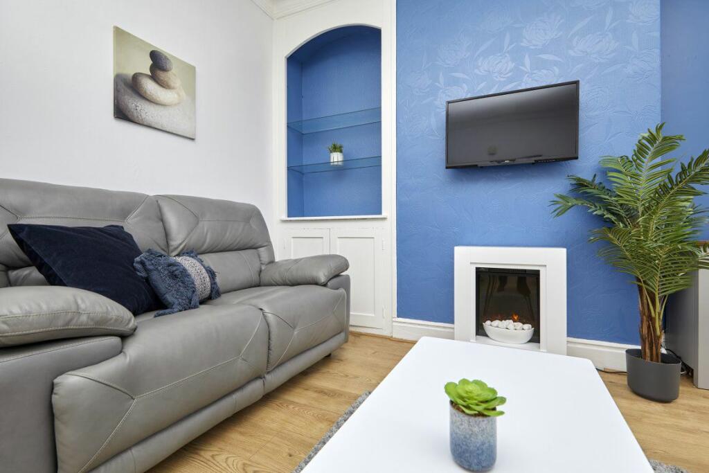 Additional image 11 of Stepping Lane