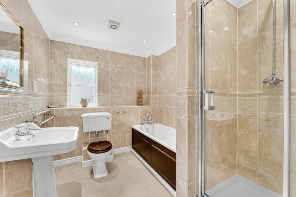 Additional image 27 of Spacious, 5 Bedroom home near the Whitegate Way