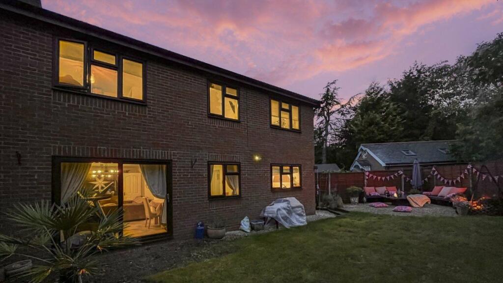 Additional image 4 of Cul-De-Sac Location! The Paddocks, Bulkington, Bedworth, CV12 9SR