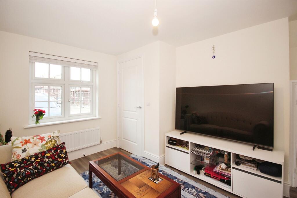 Additional image 4 of Perrywood Way, WARWICK