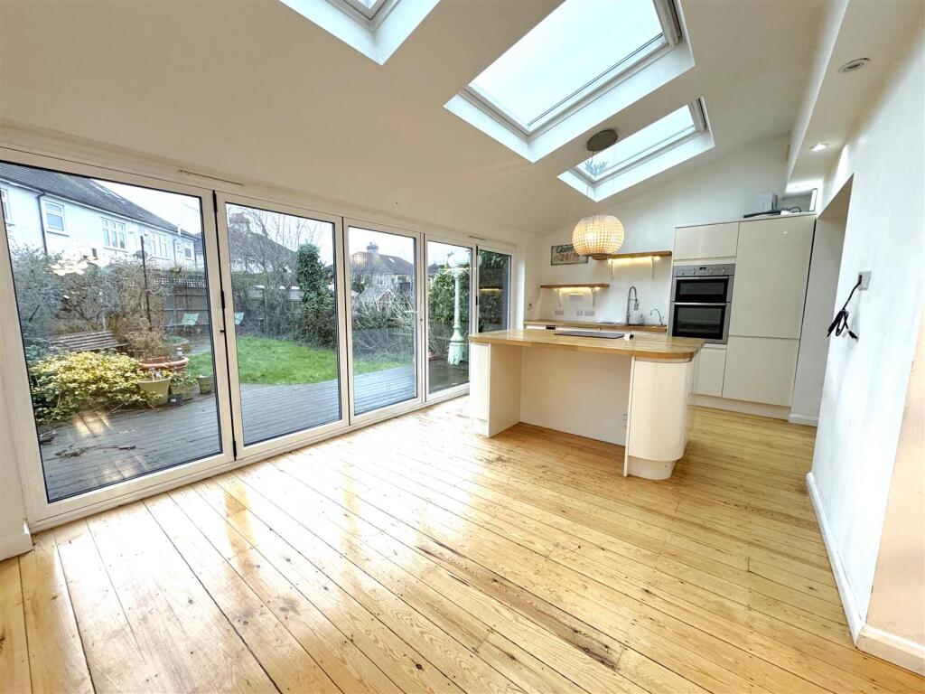 Berkeley Avenue, Bexleyheath