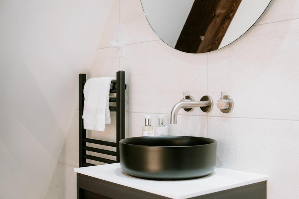 Additional image 21 of Bespoke and luxurious apartment overlooking a lake