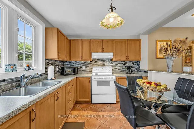 Additional image 16 of 161 Oak Ave