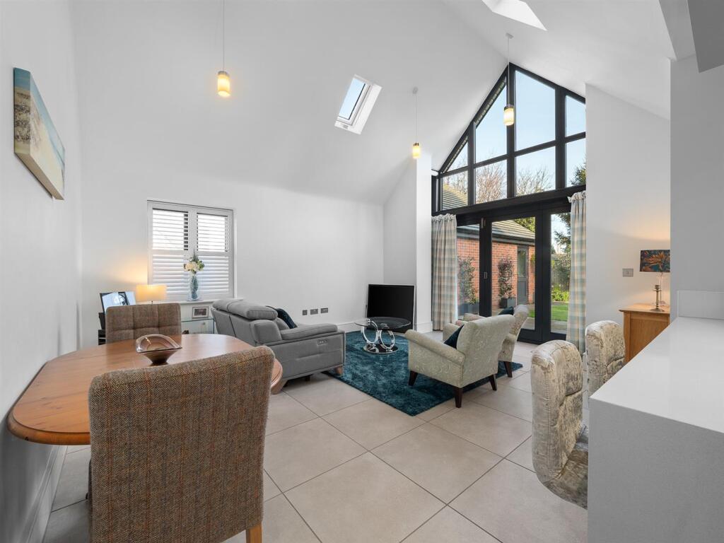 Additional image 6 of Elmdon Close, Snitterfield, Stratford-upon-Avon