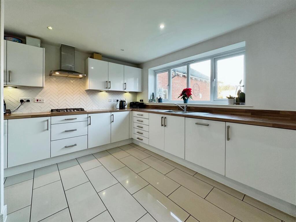 Additional image 23 of Emerson Close, Warwick