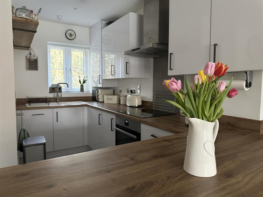 Additional image 18 of Devis Drive, Kenilworth ** QUIET LOCATION **