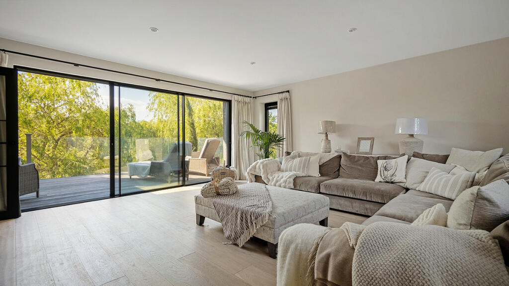 Additional image 10 of Riverside Off Tiddington Road, Stratford Upon Avon, Warwickshire. CV37 7BD