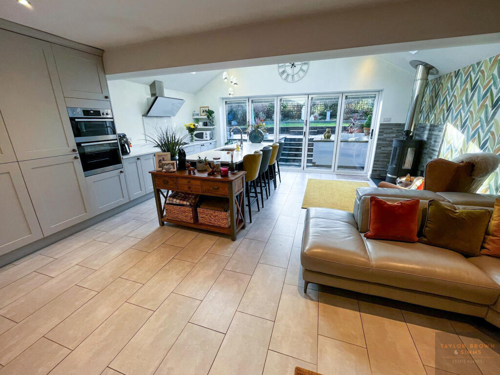 Additional image 9 of England Crescent, Heanor, Derbyshire