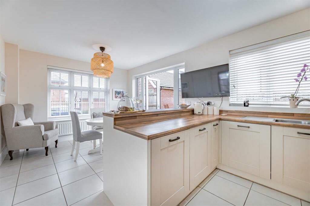 Additional image 7 of Immaculate detached Redrow property on prized cul-de-sac