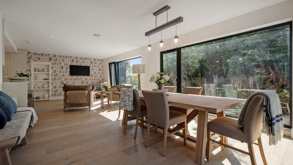 Additional image 5 of Riverside Off Tiddington Road, Stratford Upon Avon, Warwickshire. CV37 7BD