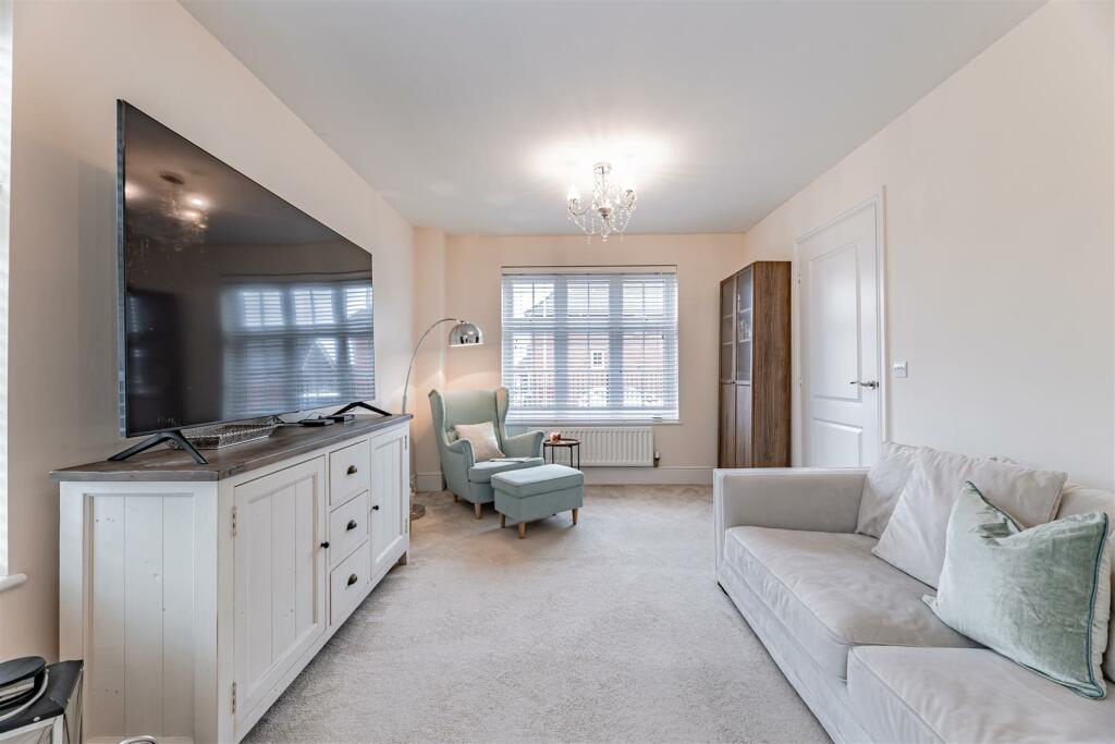 Additional image 6 of Immaculate detached Redrow property on prized cul-de-sac