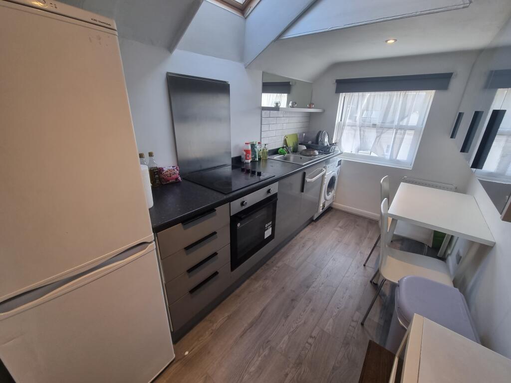 Additional image 6 of Flat 2, 21 Oxford Street