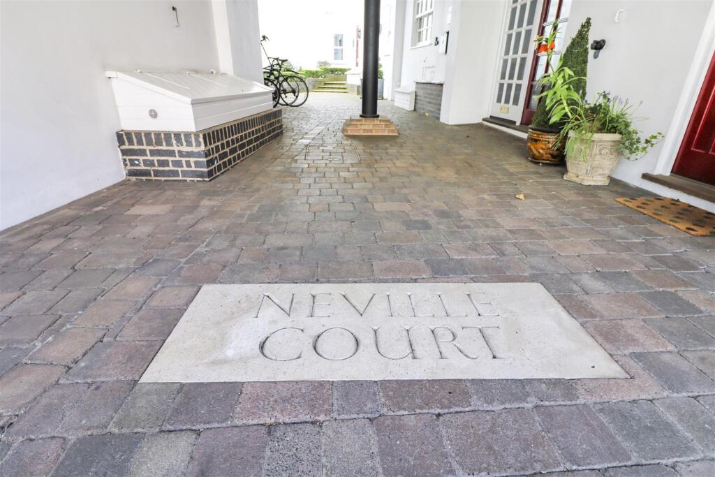 Additional image 18 of Neville Court, Jury Street, Warwick