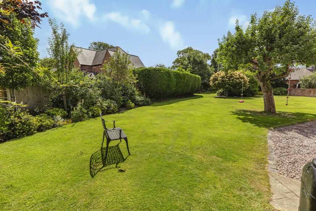 Additional image 36 of Holmes Chapel Road, Lach Dennis