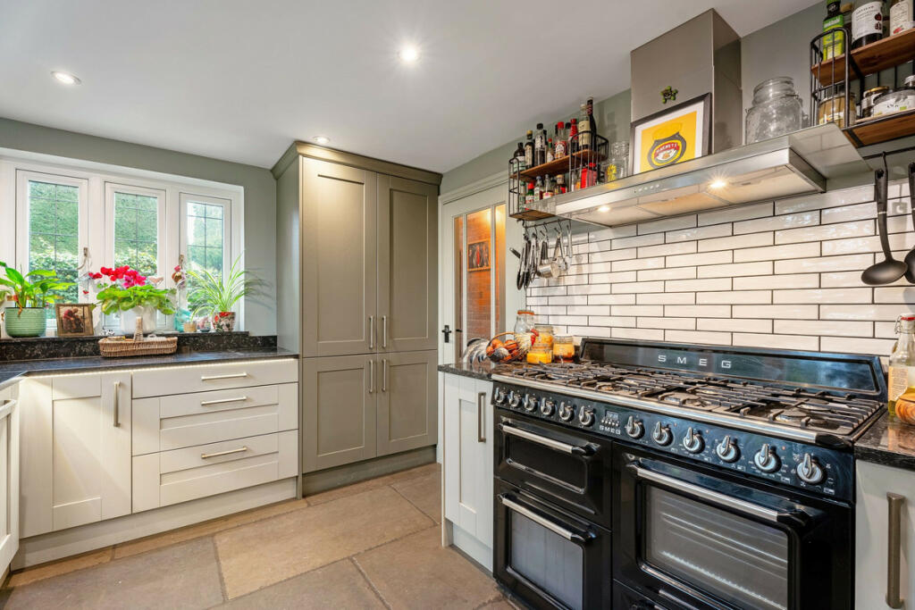 Additional image 11 of Church Road, Snitterfield, Warwickshire CV37 0LF