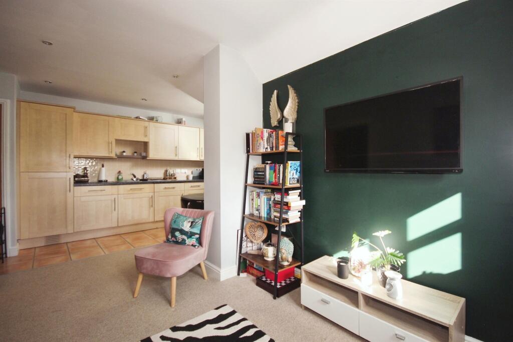 Additional image 9 of Emscote Road, Warwick