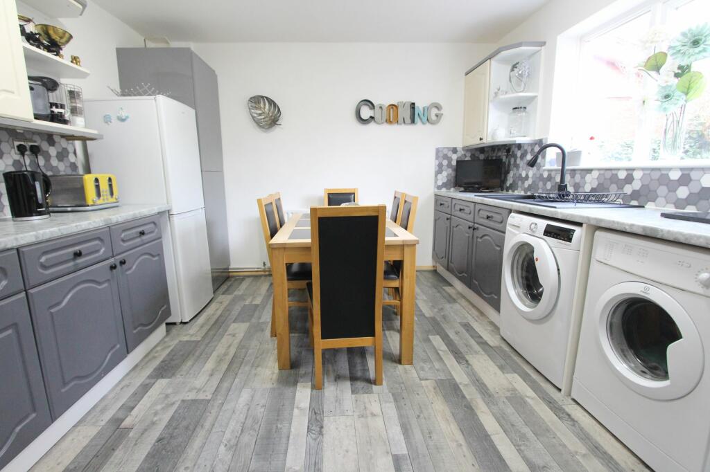 Additional image 2 of Whitnash Close, Balsall Common, CV7