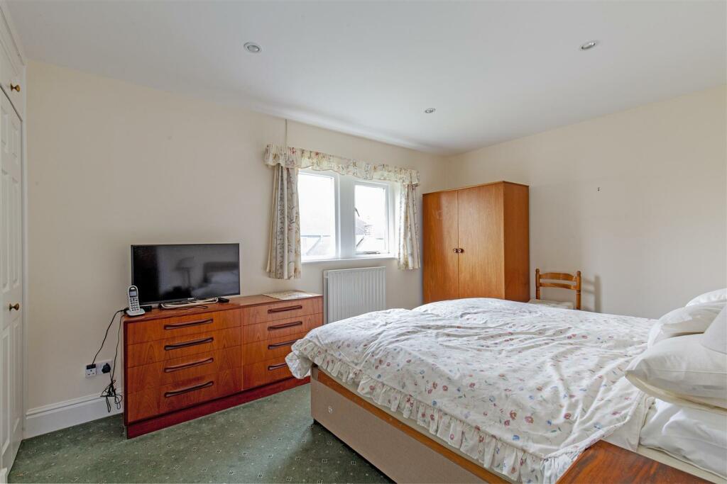 Additional image 13 of Glebe Avenue, Great Longstone, Bakewell