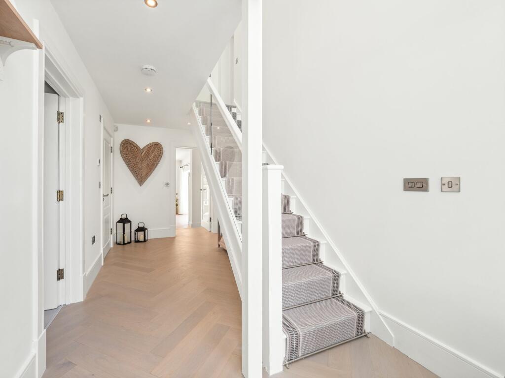 Additional image 32 of The Cedars on the Warwickshire Golf Course Estate in Leek Wootton, Kenilworth