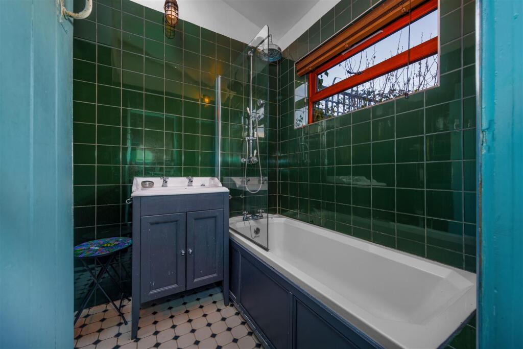 Additional image 5 of Lewis Road, Radford Semele, Leamington Spa