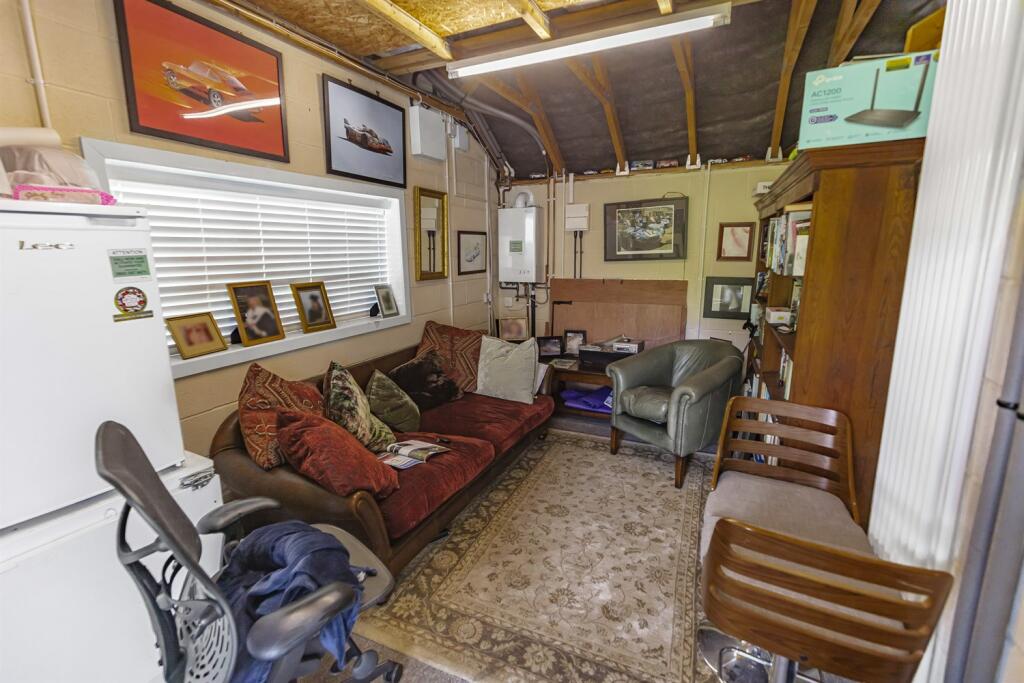 Additional image 22 of Holmes Chapel Road, Lach Dennis