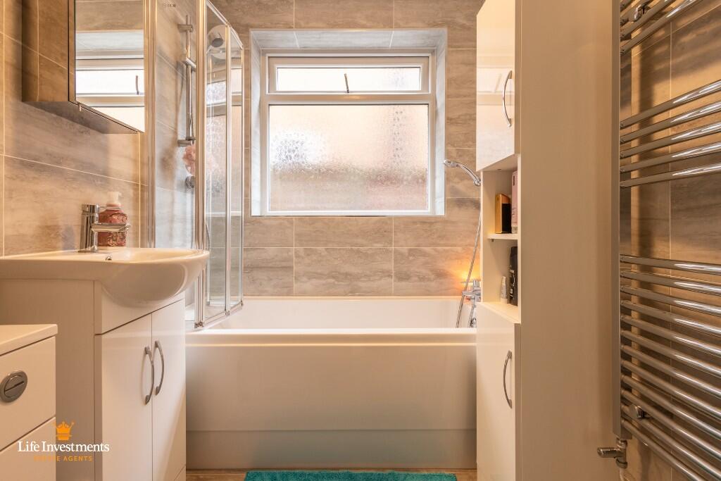 Additional image 20 of Thackeray Close, Rugby, Warwickshire, CV22