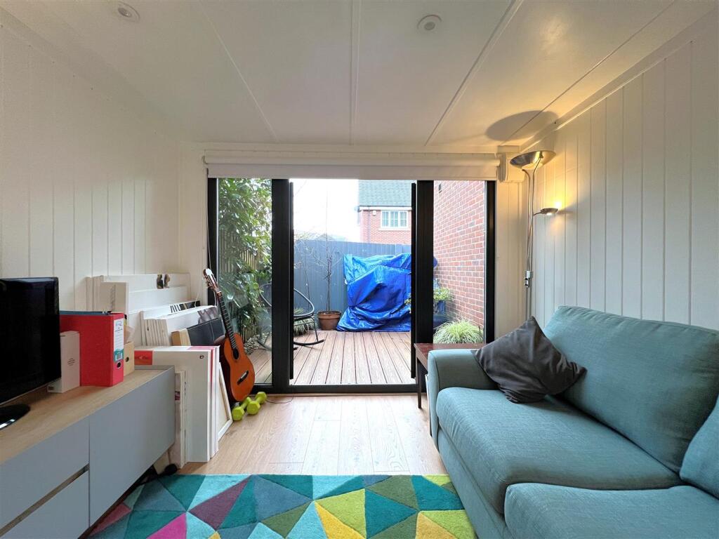 Additional image 33 of Camel Close, Warwick