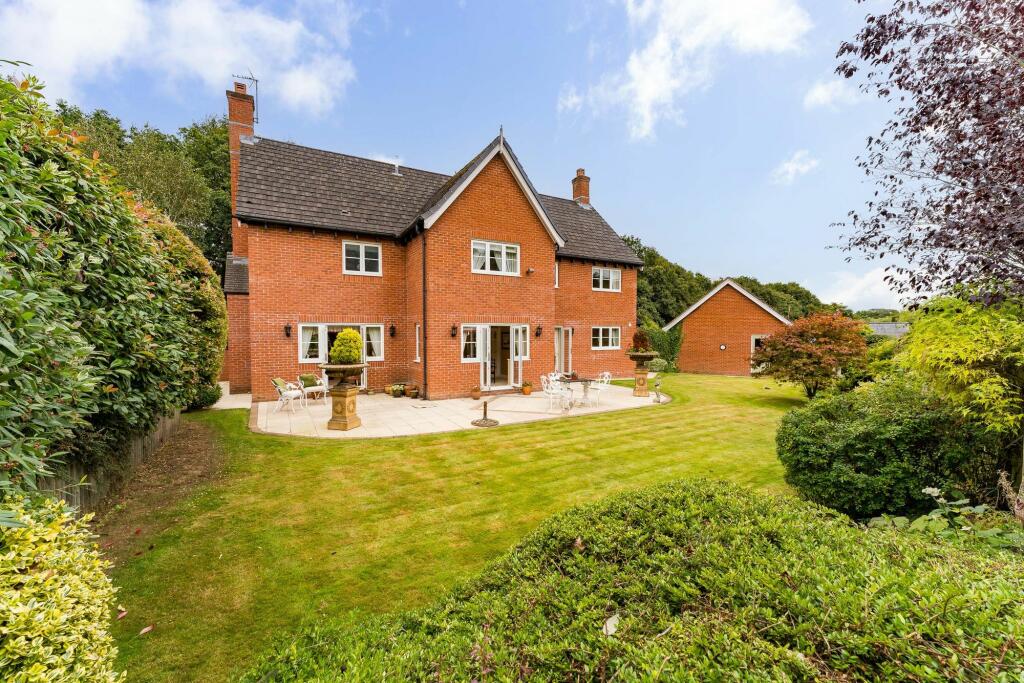 Additional image 9 of Spacious, 5 Bedroom home near the Whitegate Way