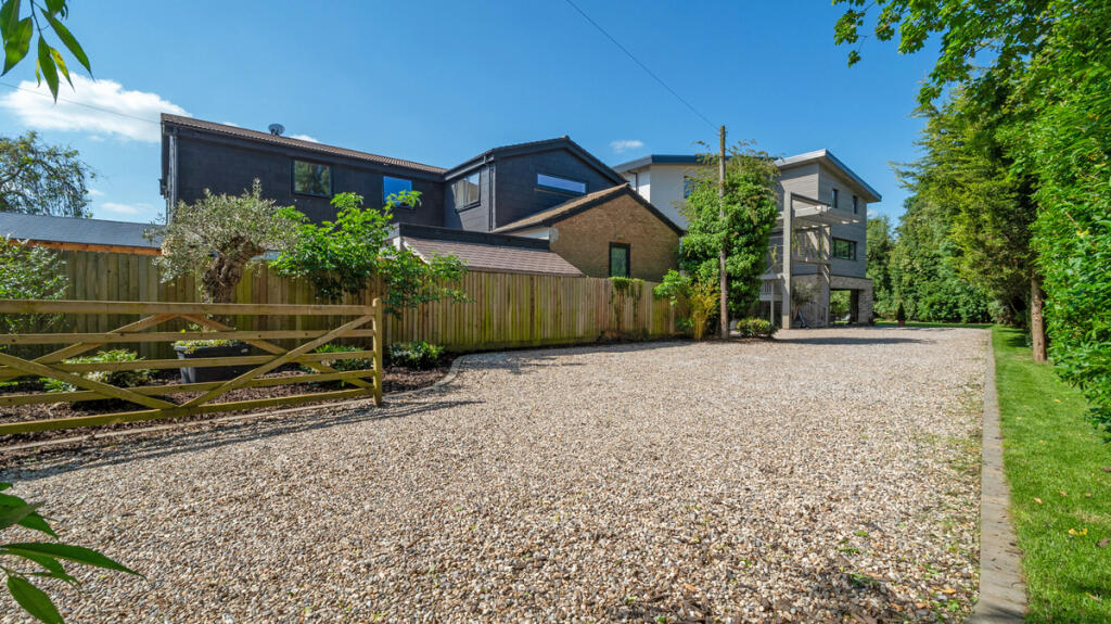 Additional image 36 of Riverside Off Tiddington Road, Stratford Upon Avon, Warwickshire. CV37 7BD