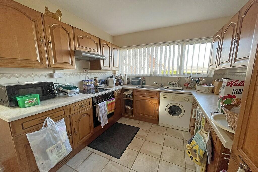 Additional image 4 of Holmes Road, Whitnash, Leamington Spa