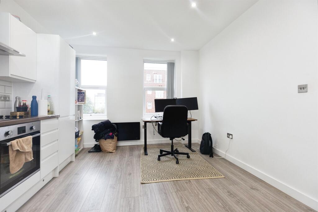 Additional image 4 of Woodside Park, Rugby