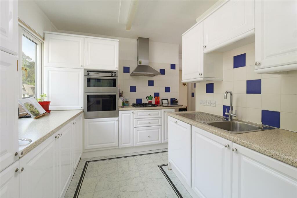 Additional image 16 of The Penthouse, 8 Cliffe House, Folkestone