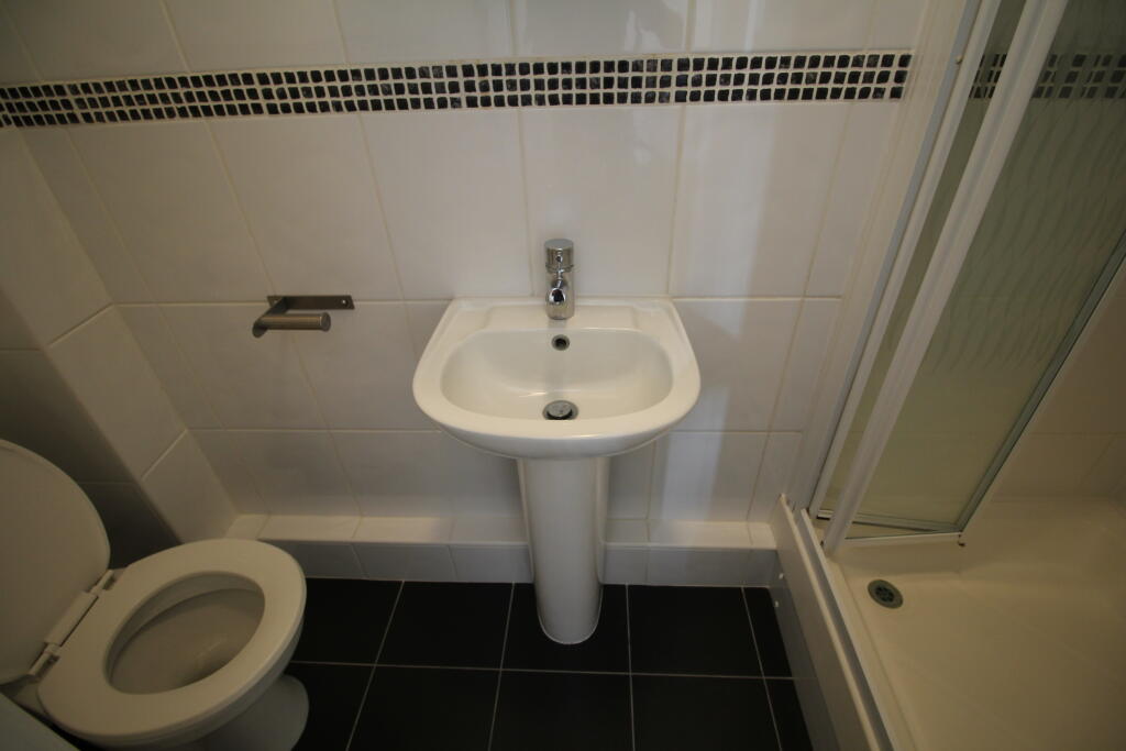 Additional image 6 of Flat 1, 10 Llewellyn Road, Leamington Spa