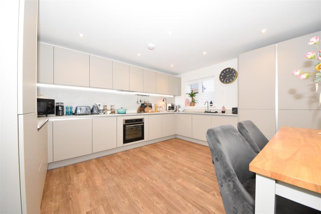 Additional image 3 of John Sugar Way, Warwick