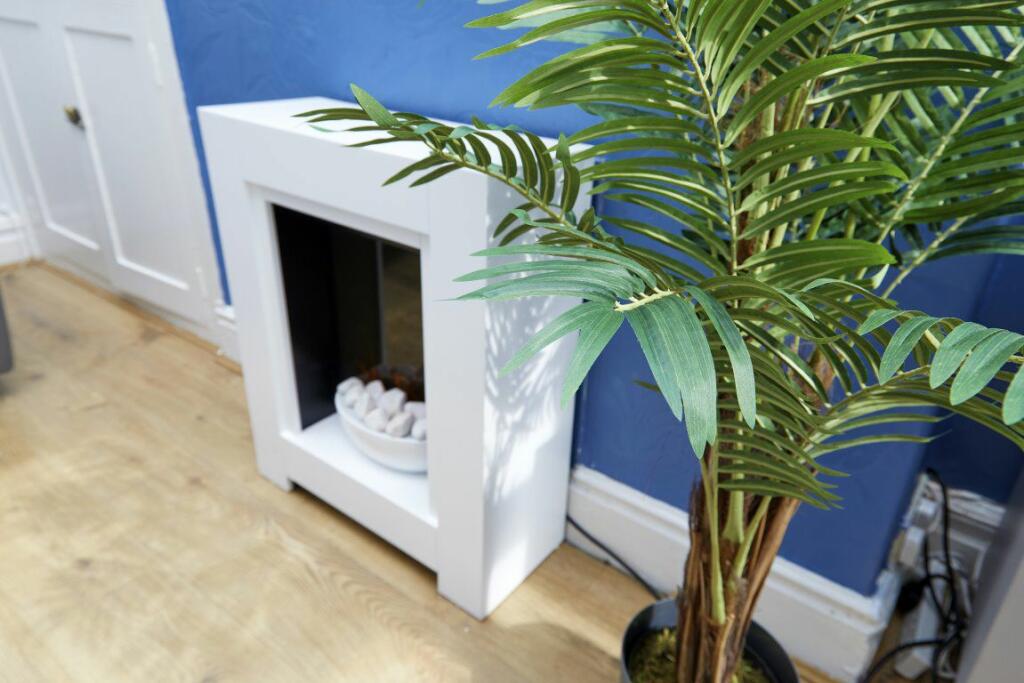 Additional image 2 of Stepping Lane