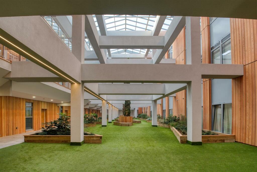 Additional image 11 of The Co-operative, Corporation Street, Coventry  ** BEAUTIFUL THROUGHOUT **