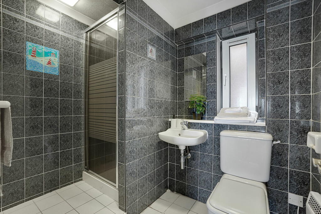 Additional image 22 of Marine Point CT20 2TX