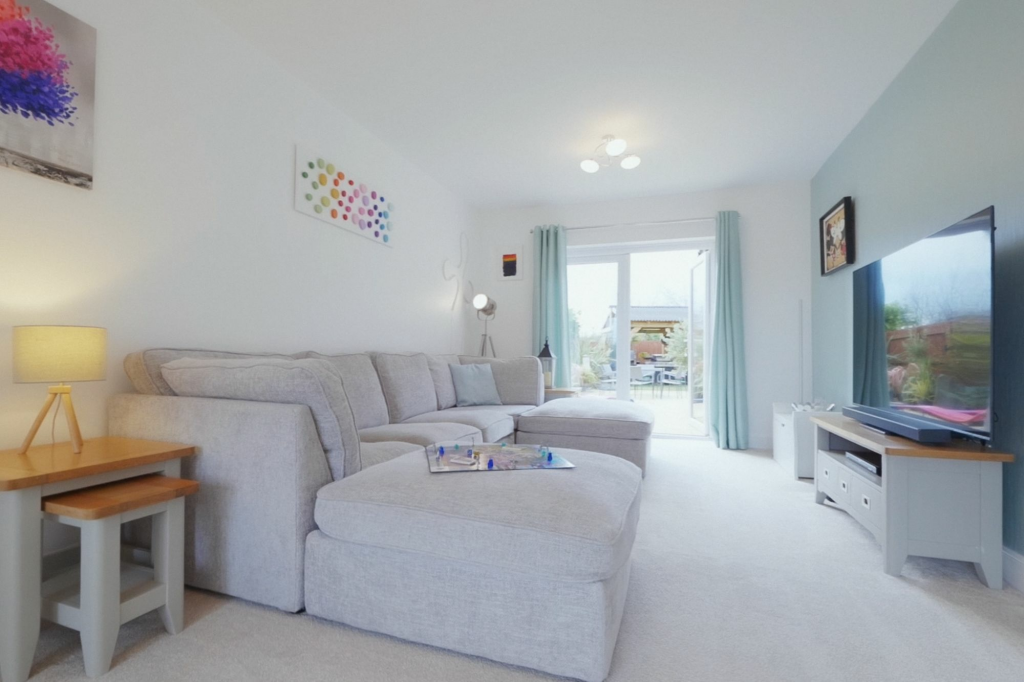 Additional image 12 of Over 2100 square feet on a large plot