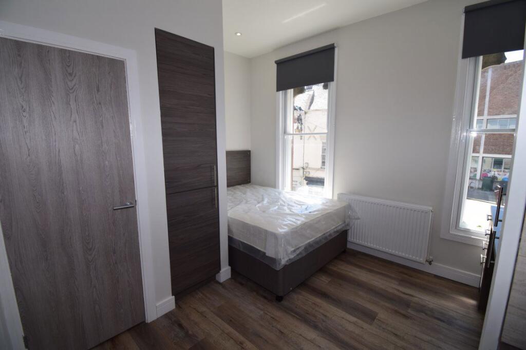 Additional image 3 of Sadler Gate