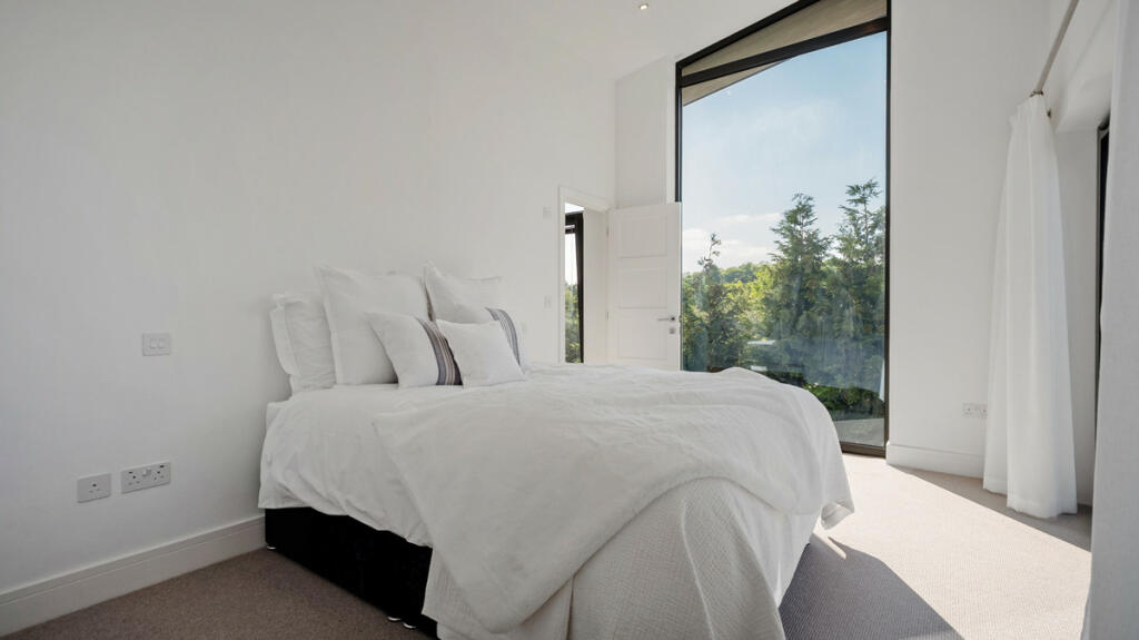 Additional image 23 of Riverside Off Tiddington Road, Stratford Upon Avon, Warwickshire. CV37 7BD