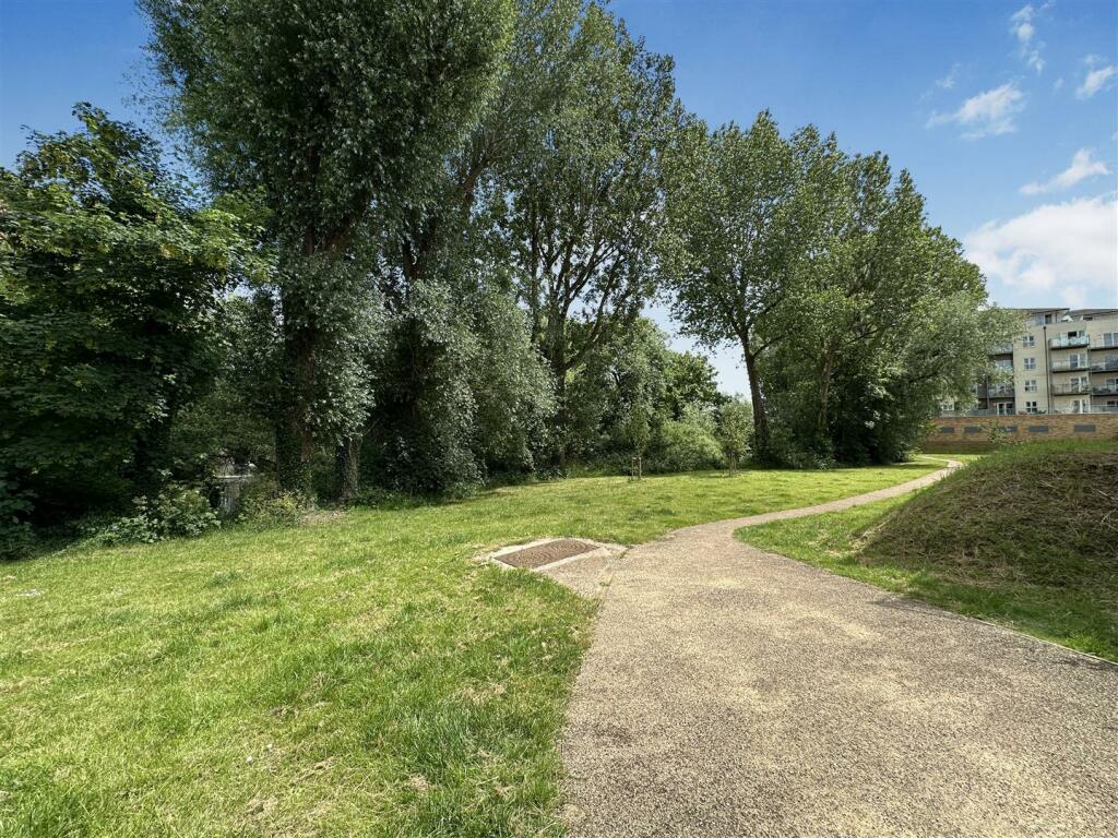 Additional image 33 of Andrews Close, Warwick