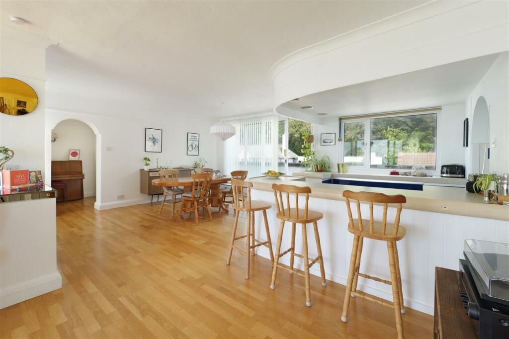 Additional image 11 of The Penthouse, 8 Cliffe House, Folkestone