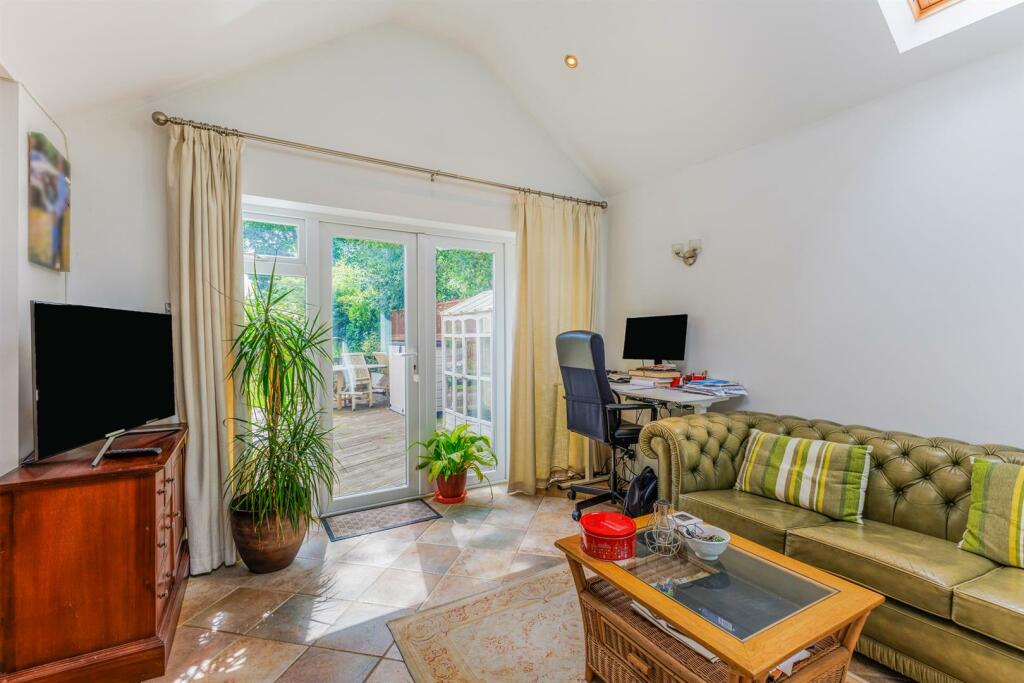 Additional image 9 of Loxley Road, Stratford-Upon-Avon