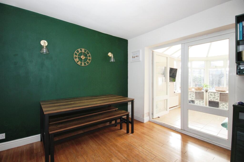 Additional image 13 of Dale Close, Warwick