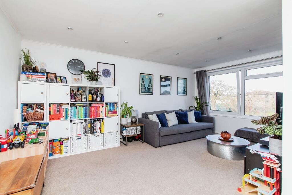 Additional image 3 of Gravel Hill Close, Bexleyheath, DA6