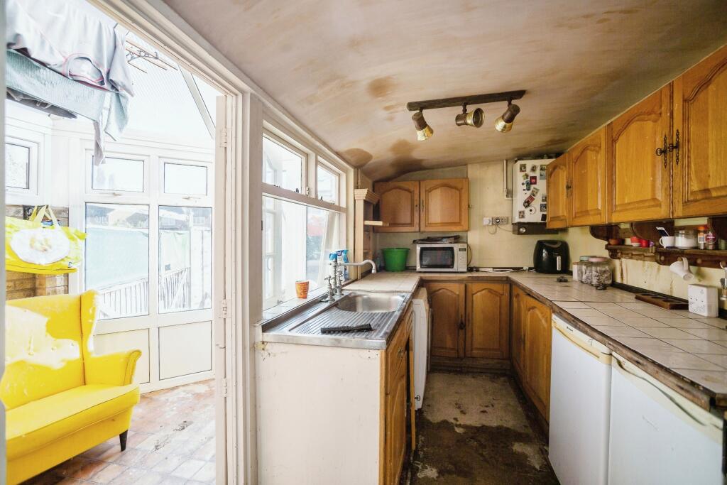 Additional image 4 of Walnut Tree Avenue, Dartford, DA1