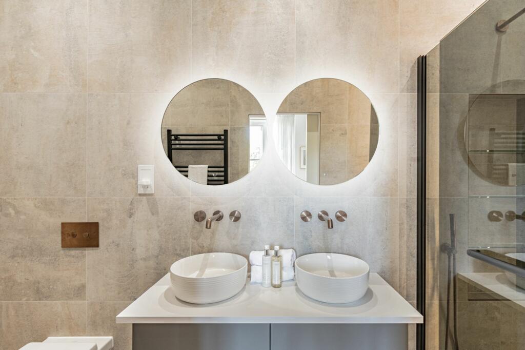 Additional image 13 of Bespoke and luxurious apartment overlooking a lake